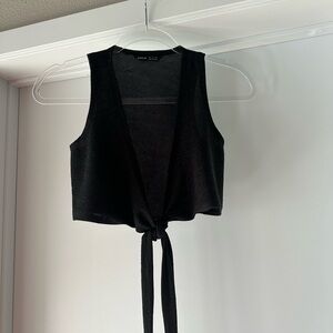 SHEIN Black Tie-Front Crop Top